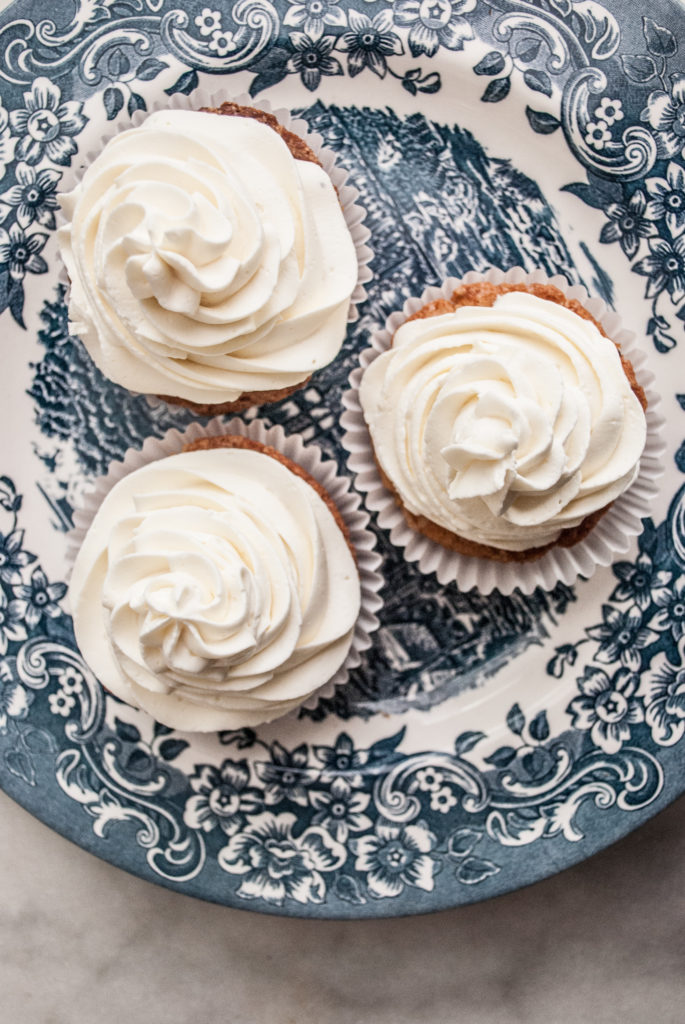 Whipped Mascarpone Icing, super easy recipe with printable recipe. Perfect for frosting or for cake filling, a rich but light alternative to sugar frosting. You will LOVE this!