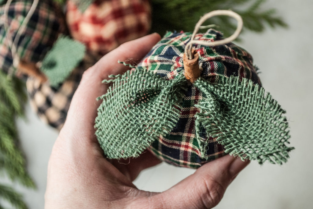 Easy Fabric Wrap Ornaments, Step by Step instructions. Handmade DIY Christmas Crafts Tutorial.