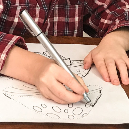 Set of 6Free Preschool Tracing Practice Pages. Develop pencil skills, fine motor control, and have fun being creative! Great craft for kids.